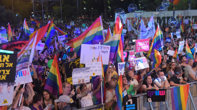 הפגנת הלהט"ב בכיכר רבין (צילום: אבשלום ששוני)