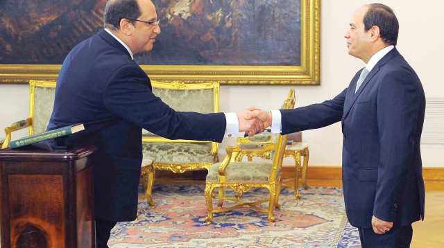 עבאס כאמל עם הנשיא א-סיסי (צילום: רויטרס)