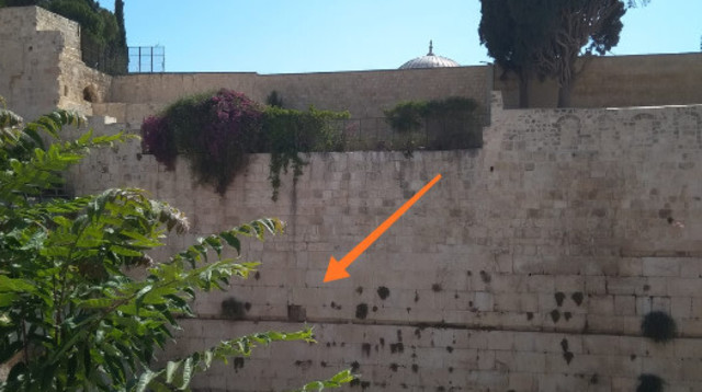 הכותל המערבי לאחר נפילת האבן  (צילום: אביעד גולדברג)