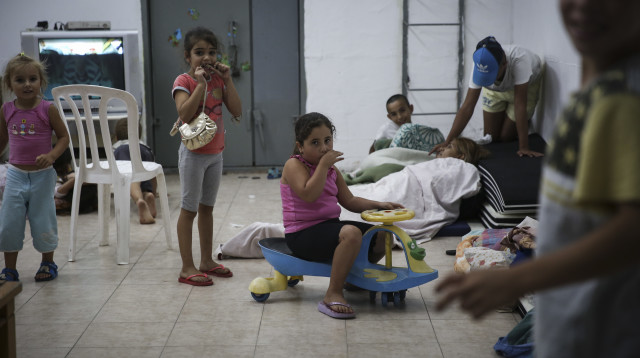 ילדים במקלט (צילום: הדס פרוש, פלאש 90)