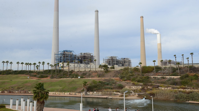 תחנת הכוח בחדרה (צילום: גילי יערי, פלאש 90)