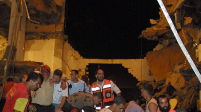 קריסת הרצפה באסון ורסאי ב-2001  (צילום: פלאש 90)