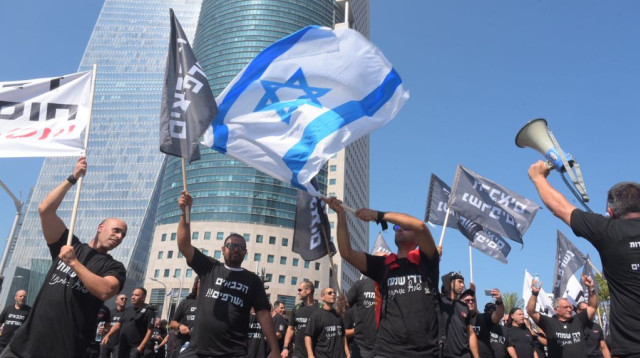 מחאת הכבאים בתל אביב  (צילום: אבשלום ששוני)