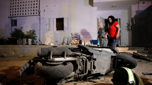 נפילת רקטה בשדרות (צילום: רויטרס)