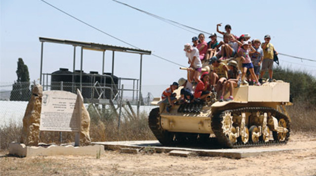 מבקרים במוזיאון יד מרדכי (צילום: מוזיאון יד מרדכי)