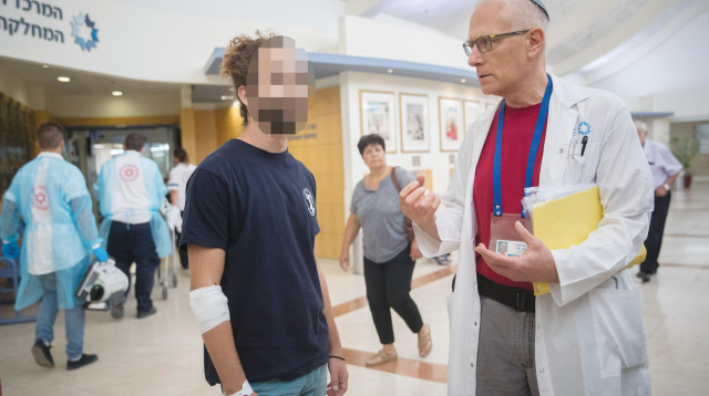 חולה עכברת בבית החולים (צילום: יונתן זינדל, פלאש 90)