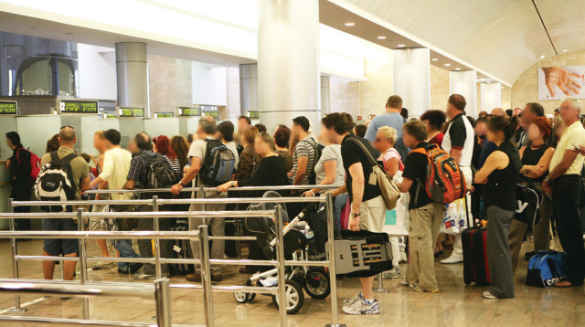 נתב"ג, ארכיון. למצולמים אין קשר לנאמר בכתבה (צילום: יוסי זמיר, פלאש 90)