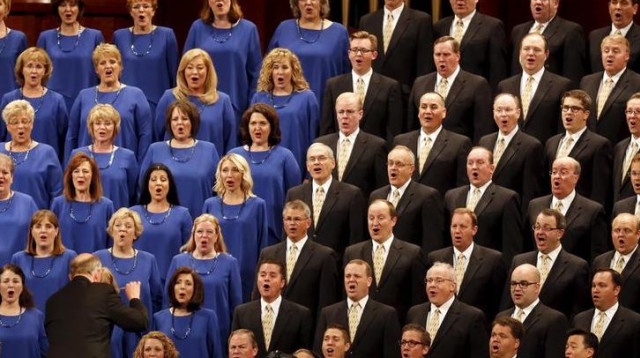 מורמונים שרים בטקס של הכנסייה (צילום: רויטרס)