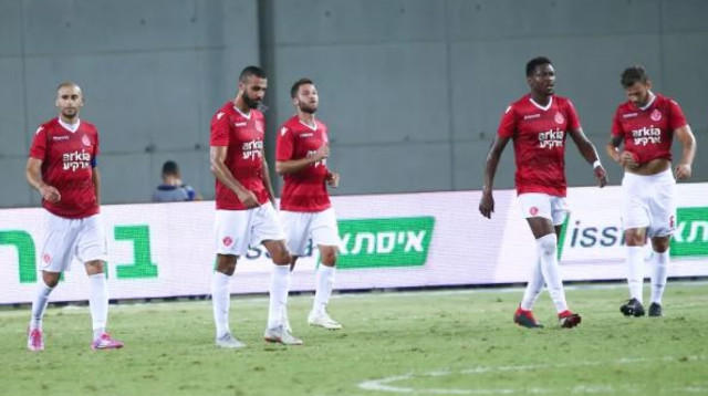 שחקני הפועל תל אביב מאוכזבים (צילום: דני מרון)