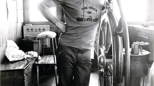 אייבי נתן בספינת קול השלום (צילום: שמואל רחמני)