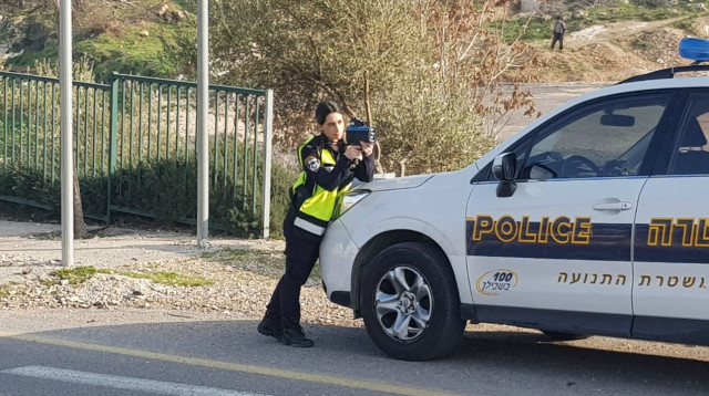 שוטרת במשטרת התנועה (צילום: דוברות המשטרה)