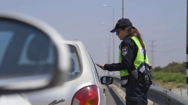 שוטרת במשטרת התנועה (צילום: דוברות המשטרה)