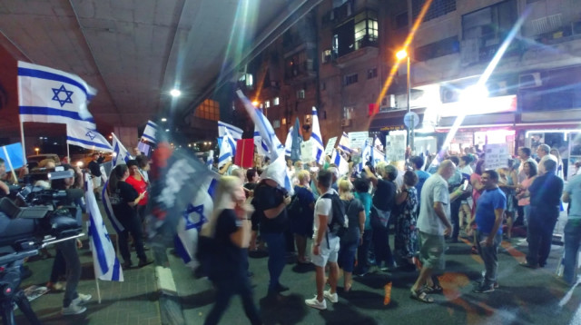 הפגנה בדרום תל אביב (צילום: עוטף תחנה מרכזית)