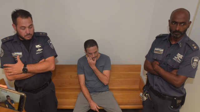 מאמן הכדוריד בנו ריינהורן בפתיחת משפטו  (צילום: אבשלום ששוני)