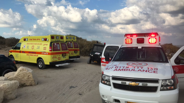כוחות מד"א בחוף פלמחים (צילום: מד"א)