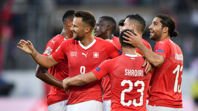 שוויץ חוגגת מול איסלנד (צילום: AFP)