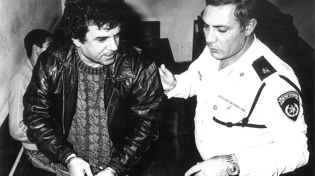 רוקנשטיין מגיע להארכת מעצר ב-1988 (צילום: נאור רהב)