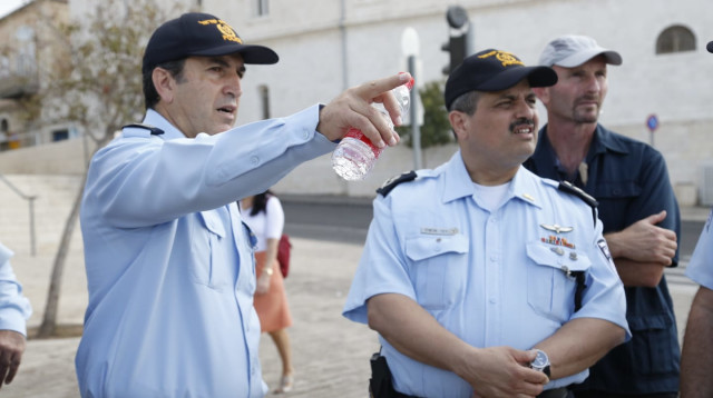 רוני אלשיך ויורם הלוי (צילום: דוברות המשטרה)