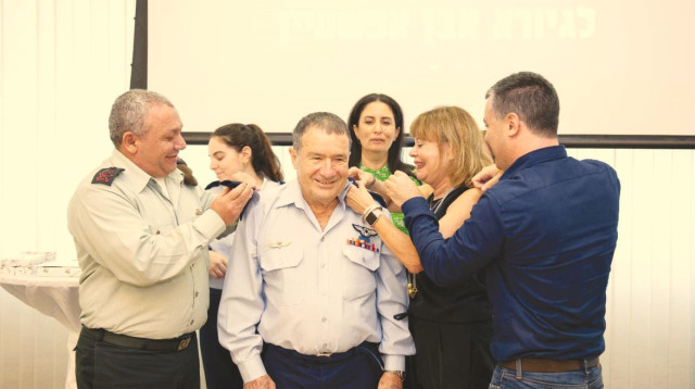 הענקת הדרגה לגיורא אפשטיין (צילום: jpeg image)