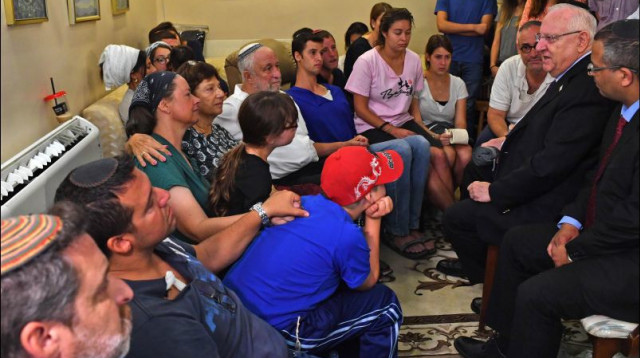 ריבלין בבית משפחת פולד בירושלים (צילום: קובי גדעון, לע"מ)