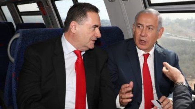 נתניהו וכץ בנסיעת ההרצה של הקו המהיר של הרכבת (צילום: ששון תירם)