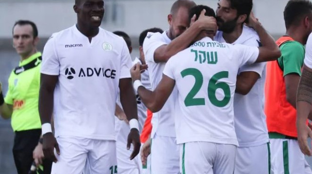 שחקני הפועל כפר סבא חוגגים (צילום: דני מרון)