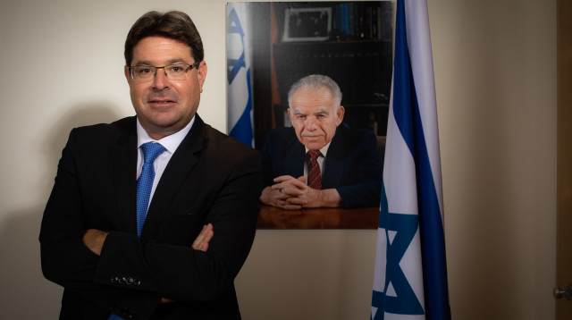 השר אופיר אקוניס (צילום: אריק סולטן)
