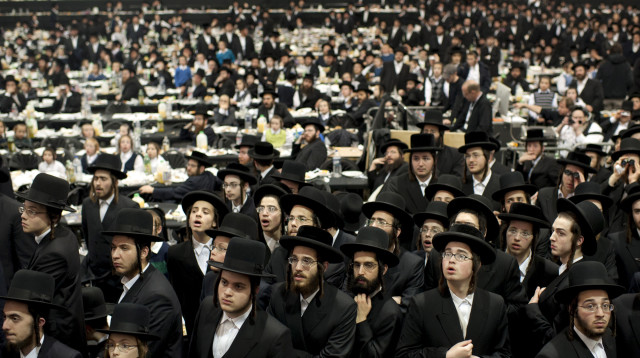 חסידי סטאמר (למצולמים אין קשר לנאמר בכתבה) (צילום: רויטרס)