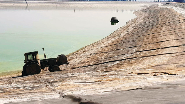 הטרקטורים הגנובים (צילום: עופר סיון)