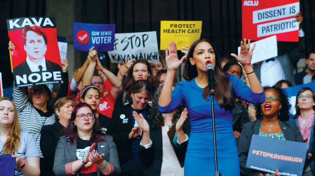 הפגנה נגד ברט קוואנו (צילום: רויטרס)