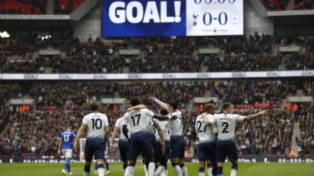 טוטנהאם חוגגת (צילום: AFP)