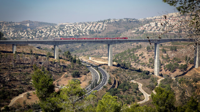 קו הרכבת המהיר מירושלים לנתב"ג (צילום: יוסי זמיר, פלאש 90)