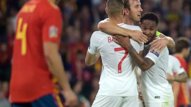 שחקני אנגליה חוגגים (צילום: AFP)