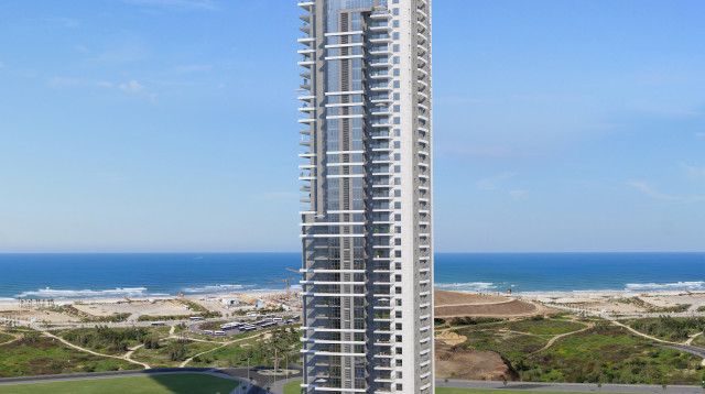 פרי הורייזן על קו החוף בבת ים (צילום: יח"צ)