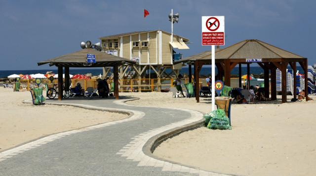 חוף מציצים (צילום: מרים אלסטר, פלאש 90)