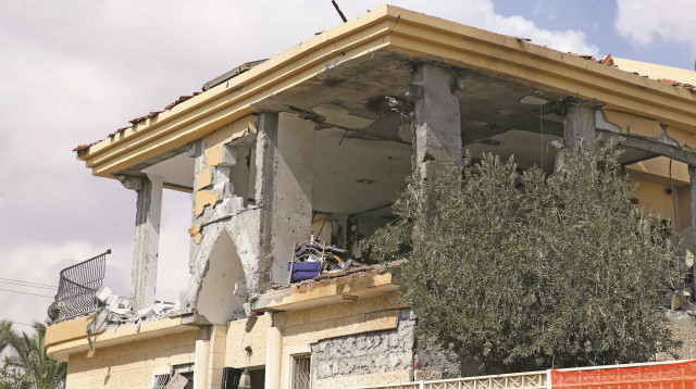 בית שנפגע מרקטה בבאר שבע (צילום: לירון מולדובן)