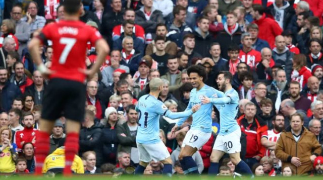 שחקני סיטי חוגגים (צילום: Getty images)