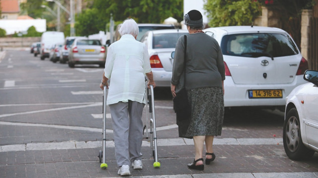 קשישים (צילום: אלוני מור)