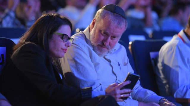 אביחי מנדלבליט, איילת שקד (צילום: אבשלום ששוני)