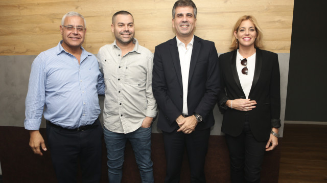 דנה אביב, השר אלי כהן, שמעון אביטן ודוד איידלברג (צילום: גיל כהן)