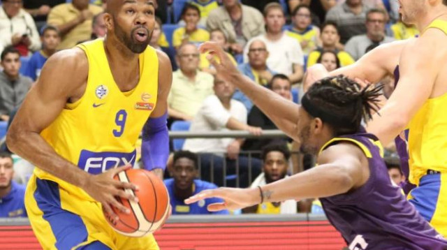 טיוס נגד הפועל חולון (צילום: עדי אבישי)