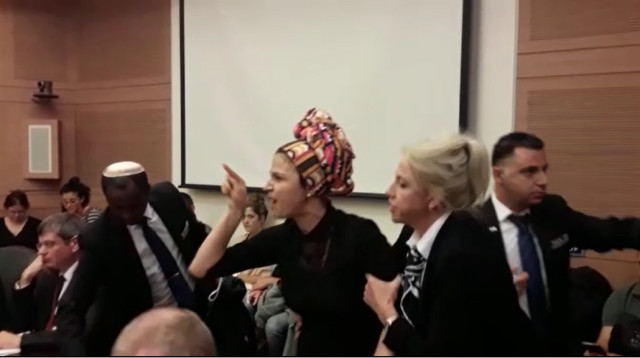 אדווה ביטון צועקת בדיון בכנסת על עונש מוות למחבלים (צילום: דוברות הכנסת)