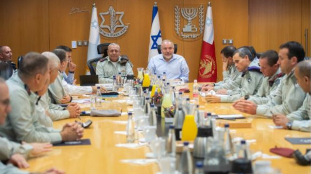 אביגדור ליברמן, גדי איזנקוט ופורום מטכ"ל (צילום: דובר צה"ל)