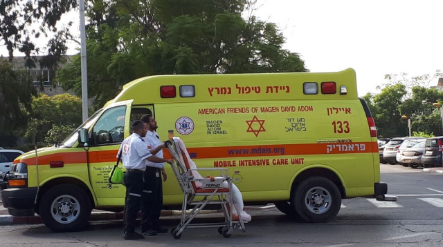 ניידת מד"א (צילום: TPS)