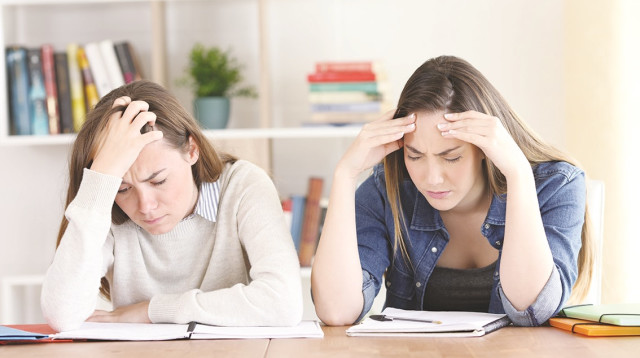 סטודנטיות עייפות (צילום: אינג אימג')