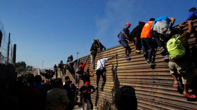 מהגרים בגבול ארה"ב-מקסיקו (צילום: רויטרס)