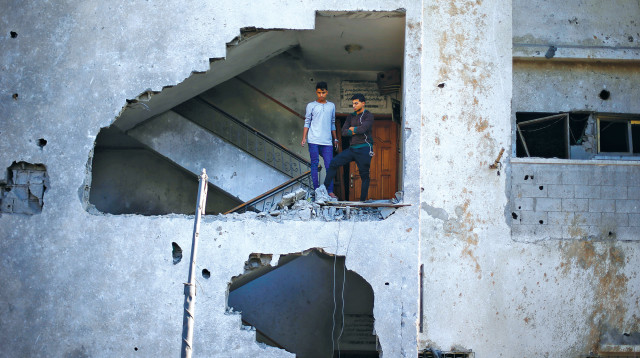 בניין שהופגז בעזה (צילום: רויטרס)