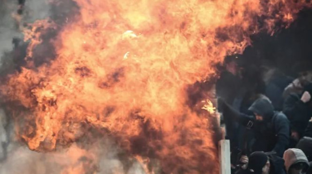 אוהדי א.א.ק אתונה (צילום: AFP)