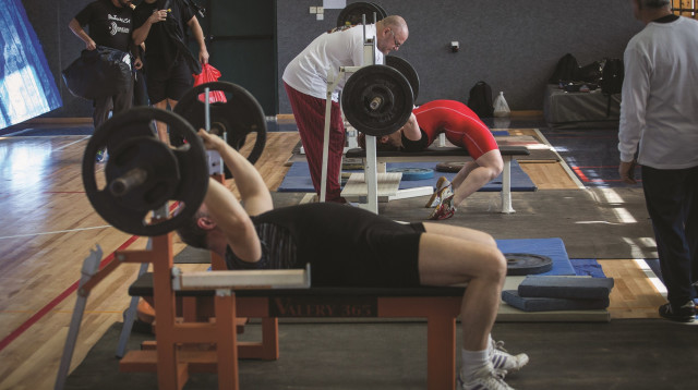 מתאמנים בחדר כושר (צילום: הדס פרוש, פלאש 90)