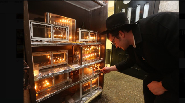 נרות חנוכה (צילום: מרק ישראל סלם)